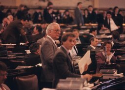 House Floor, Session, Members