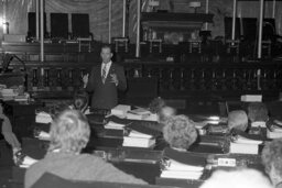 Visitors tour the House Floor, Members