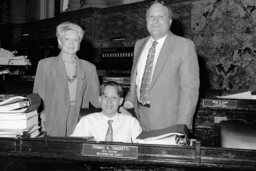 Photo Op on the House Floor, Members, Visitors to the State Capitol